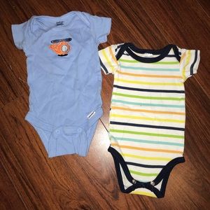 GUC👶🏼👚 GERBER 0-3 MONTHS | Set of 2 Onesies